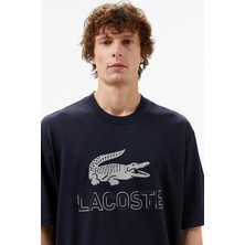 Lacoste Men's Loose Fit Navy Tshirt Pamuklu Geniş Kalıp Reflektörlü Bisiklet Yaka Baskılı Erkek Tişört Lacivert