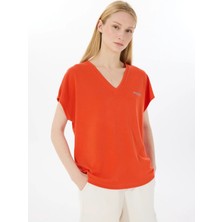 Discovery Expedition D5SL-TST3544 Nar Çiçeği V Yaka Relaxed Düz Kadın T-Shirt