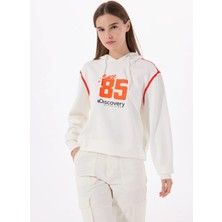 Discovery Expedition D5SL-SWT3570 Kırık Beyaz Kapüşon Yaka Relaxed Baskılı Kadın Sweatshırt