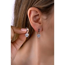 Innuendo Jewelry 925 Ayar Gümüş Taşlı Çerçeveli Kalp Kesim Taşlı Halka Küpe