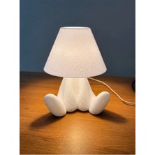 Mikasso Modern Oturan Figürlü Şapka Masa Lambası Abajur Şık Dekoratif 24CM Krem Plastik Beyaz