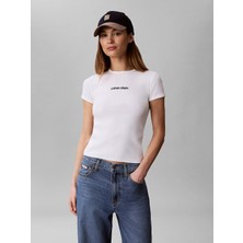 Calvin Klein Kadın Slim Fit Yuvarlak Yakalı Logo Detaylı Kısa Kollu Beyaz T-Shirt LV047G816G-YAF