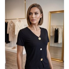 Önü Yırtmaçlı Özel Düğmeli Kısa Kollu Şık Bluz
