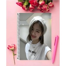 Rollas Store Ryujin Itzy Defter   Özel Tasarım A4 Boyutu 21*29 cm Telli Çizgisiz Büyük Boy defter