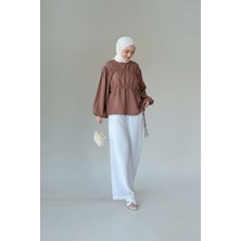 Stil Kuşağı Kahverengi Bağcık Detaylı Balon Kol Müslin Tunik