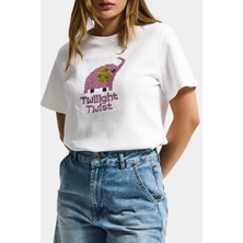 It's Basic Kadın Beyaz Renk W5 Nakış Detaylı Oversize Tasarım T-Shirt