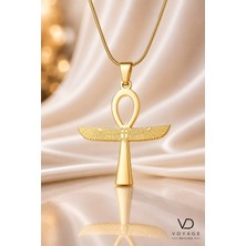 Voyage Accessory Paslanmaz Çelik Altın Renk Antik Mısır Tanrıça Isis Kanat Detaylı Yaşam Anahtarı Ankh Kolye