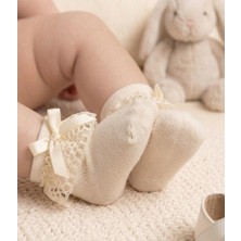 Bebeva Baby Kız Çocuk Dantel ve Fiyonk Detaylı Soket Agnes Bebek Çorabı