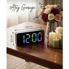 Atay Garage Renkli LED Dijital Saat – Masaüstü Alarm Saati, 12/24 Saat, Gece Modu Oturma Odası Yatak Odası Cocuk Odası