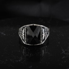Gezer Kuyumculuk Siyah Taşlı Işlemeli Erkek Yüzük, Kare Kesim Gümüş Yüzük, 925 Ayar Gümüş