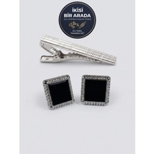 BLC Basic Line Co. Silver Horizon – Tırtıklı Çerçeveli Kare Set Kol Düğmesi ve Kravat Iğnesi
