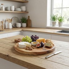 Büyük Pazar Store Doğal Akasya Ahşap Yuvarlak Sunum Tahtası ve Servis Tepsisi – 28.5 cm Özel Motif Desenli ve Kulplu Pizza, Peynir ve Pasta Tabağı
