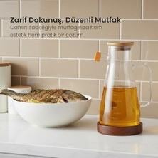 Kesten 900 ml Cam Yağdanlık | Ahşap Kapaklı ve Altlıklı | Şeffaf, Pratik Mutfak Yağ ve Sirke Şişesi