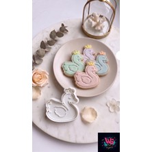 WLS Studio Taçlı Kuğu Kurabiye Kalıbı ve Şeker Hamuru Şekillendirici Pastacılık Malzemeleri Baby Shower 1 Yaş Günü 7.5 cm