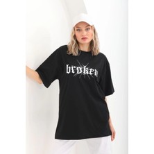 Tarz Yeri Kadın Kısa Kol Yazlık Tişört Bisiklet Yaka Baskılı Oversize T-Shirt - Siyah