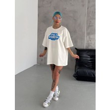 Tarz Yeri Kadın Kısa Kol Yazlık Tişört Bisiklet Yaka Baskılı Oversize T-Shirt - Beyaz