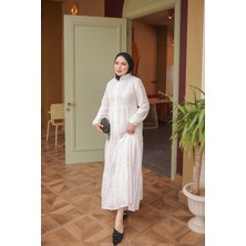 İmaj Butik Beyaz Yarım Düğmeli Fisto Nakışlı Elbise