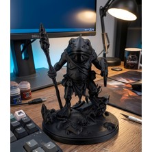 Demirhan3D 🐸⚔️ Swamp Frogman Spearman Figürü | Amfibi Kabile Savaşçısı | Siyah Pla | 12 cm | Koleksiyon Dekoru 🎁