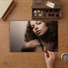 Esmer Güzel Kız Tasarımı 240 Parça Ahşap Puzzle Ahşap Kutuda  MP00598