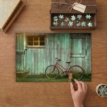 Ahşap Evin Önündeki Eski Bisiklet Tasarımı 240 Parça Ahşap Puzzle Ahşap Kutuda  MP01172