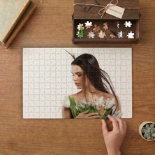 Güzel Kadın ve Beyaz Çiçekler Tasarımı 240 Parça Ahşap Puzzle Ahşap Kutuda  MP00607