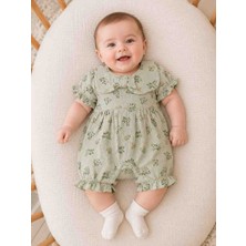 Babys Tasarım Kız Bebek Çiçek Desenli Müslin Tulum – Pamuklu Fırfır Yaka Kurdele Detaylı Yazlık Bebek Tulumu