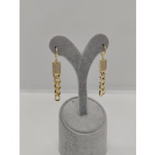 Cadde Dükkanı Gold Renk Zirkon Taşlı Kare Plakalı Sallantılı Gurmet Zincir Küpe