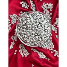 OEM 50 gr Karışık Yassı Beyaz Üzeri Renk Harf Boncuk, Harf Takı Boncuğu, (350-375 Adet)