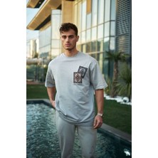 Tarz Yeri Erkek Kısa Kol Yazlık Tişört Bisiklet Yaka Baskılı Oversize T-Shirt - Boyalı Gri