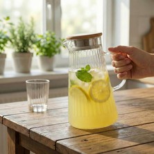 OEM Akasya Kapaklı Borosilikat Cam Sürahi - 4 Farklı Model ve 1.8 Lt ve 2 Lt Büyük Boy Seçenekli Isıya Dayanıklı Meşrubat ve Su Karafı (Çizgili Konik 1.8 Litre)
