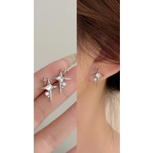 Atalya Accessory Kadın Gümüş Renk Kutup Yıldızı Figürlü Taşlı Minimal Küpe