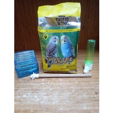 Gold Wings Classic Muhabbet Yemi 400 Gr+Mavi Elekli Yemlik+10 cm Parmak Suluk+20 cm Ahşap Başlıklı Tünek