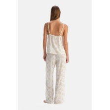 Dagi Kırık Beyaz Çiçek Desenli Dokuma Atlet Pijama Takımı