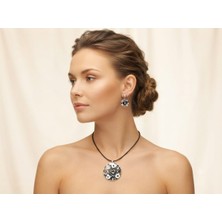 Ovia Jewelry Kalp Motifli Siyah-Beyaz Madalyon Kolye ve Küpe Seti - Şık Kadın Takı Set