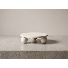 LARA İNTERİORS 30 cm Yuvarlak Bilye Ayaklı Sunum Tepsisi – Minimalist Ahşap / Krem Yuvarlak Dekoratif Yükseltici Stand
