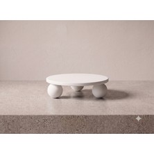 LARA İNTERİORS 30 cm Yuvarlak Bilye Ayaklı Sunum Tepsisi – Minimalist Ahşap / Krem Yuvarlak Dekoratif Yükseltici Stand