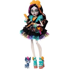 Esranın Dünyası Renkli Elbise Giyen Monster High Bebek, Eğlenceli Aksesuarlar ile Set