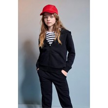 DeFacto Pamuklu Regular Fit Uzun Kollu Basic Kapüşonlu Kanguru Cepli Kalın Fermuarlı Sweat Hırka Kız Çocuk C8110A826AU