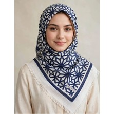 Güzel Kaman Başörtüsü Krem Lacivert Desenli Dört Mevsim 1 Adet Kaliteli Kullanışlı Güzel Şık ( Ebadı : 100 cm x 100 cm )
