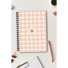 giftkonsept Pembe Ekose ve Tek Papatya Motifli 50 Yaprak 100 Sayfa Sprialli Defter
