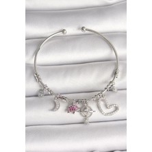 Renas Store Pirinç Gümüş Renk Sallantı Zirkon Taşlı Gezegen Figür Kalp Detay Charm Kadın Bileklik - TJ-BB6899