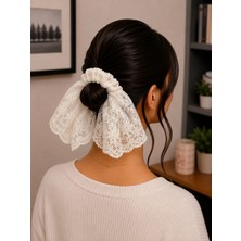 Bymiel Kadın Beyaz Dantel Fiyonk Detaylı Lastik Saç Tokası – Vintage Dantel Scrunchie