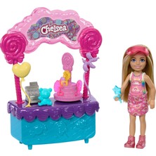 Mey İthalat Barbie Chelsea'nin Şeker Dükkanı Oyun Seti Barbie Chelsea ve Lolipop Standı, Aksesuarlar Içeren 10 Parçalık Oyun Seti HRM07