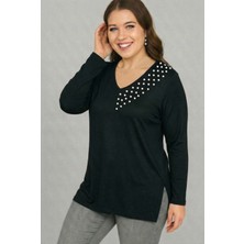Curvy Trend Büyük Beden Asimetrik Yaka ve Omuz Inci Işlemeli V Yaka Uzun Kol Yan Yırtmaçlı Bluz Siyah