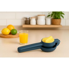 Mey İthalat El Tipi Narenciye ve Limon Sıkacağı – Kapaklı Filtreli Tasarım, Dayanıklı Abs Gövde, Portakal Mandalina Limon Için Uygun, Ergonomik Saplı Pratik Mutfak Sıkacağı (Lacivert-Sarı)
