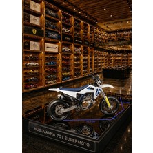 Oyuncak Sahili Motorsiklet Husqvarna FS450 Motor 11.5x7.5cm Metal Yarış Motoru Supermoto Koleksiyon Masaüstü Ayaklık Açılır Motosiklet