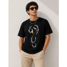 Pomeya  Erkek Kuğu Figürlü Soru Işareti Baskılı Tişört Kısa Kol T-Shirt - Siyah