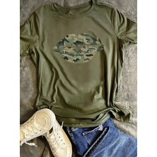 L'eivor Öpücük Askeri Kamuflaj Tasarım Baskılı Kadın Haki Yeşili Pamuk T-Shirt