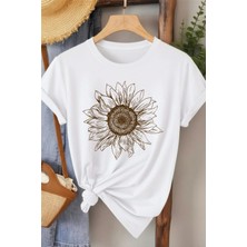 L'eivor Bej Ay Çiçeği Özel Tasarım Baskılı Kadın T-Shirt