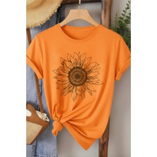 L'eivor Bej Ay Çiçeği Özel Tasarım Baskılı Kadın T-Shirt
